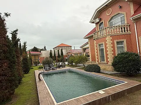 Satılır 7 otaqlı həyət evi 385 m²