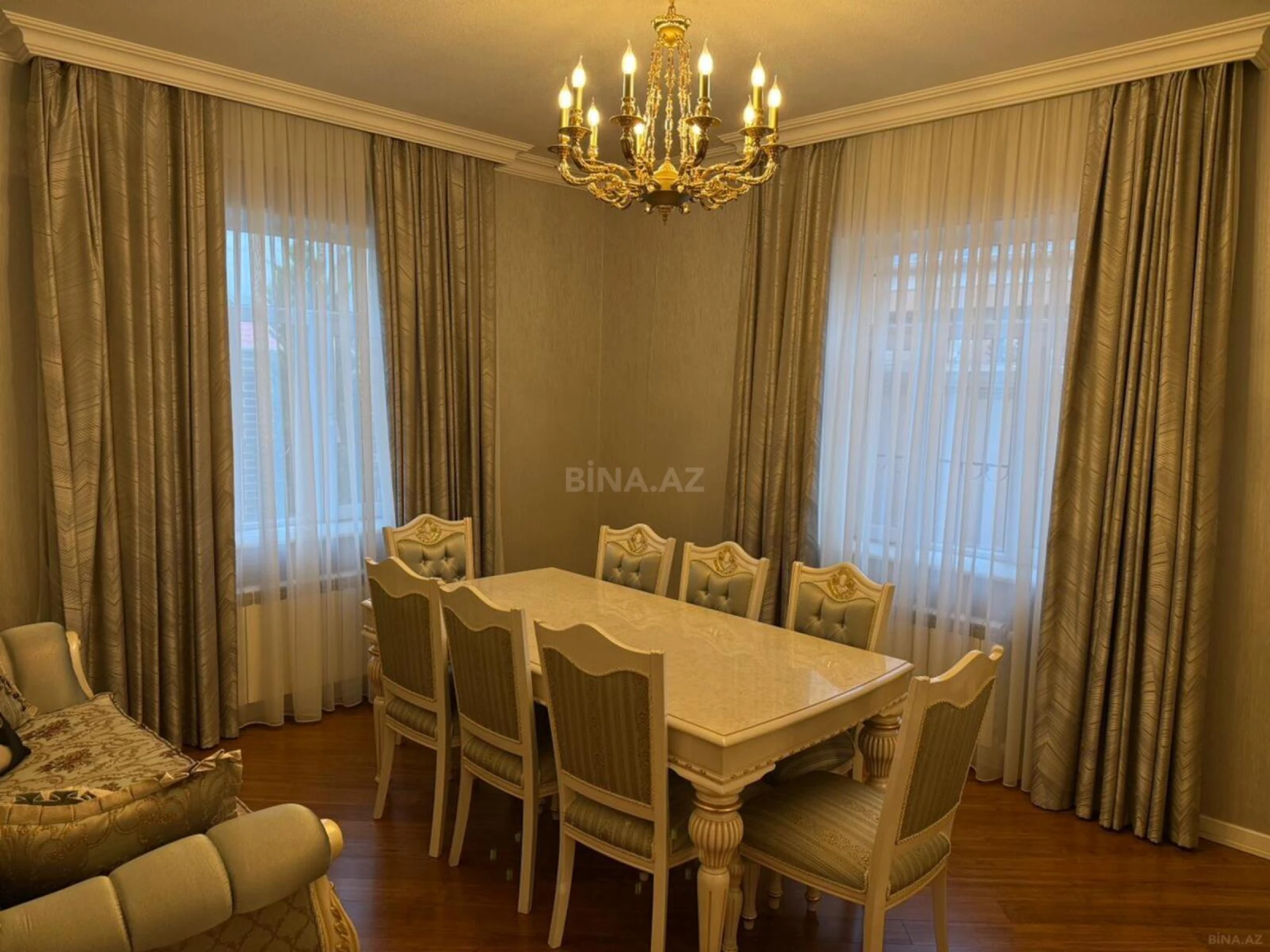 Satılır 7 otaqlı həyət evi 385 m²