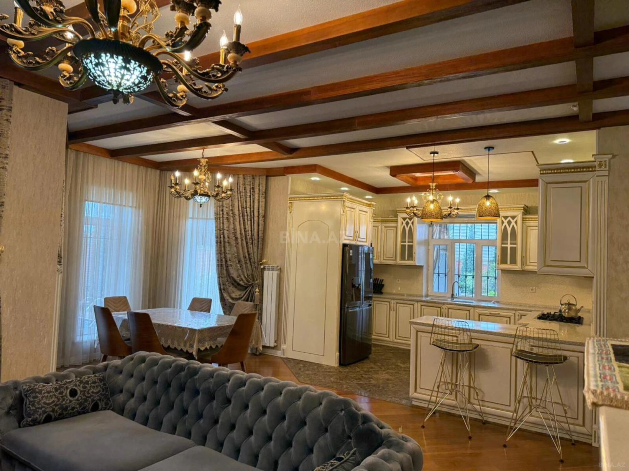 Satılır 7 otaqlı həyət evi 385 m²