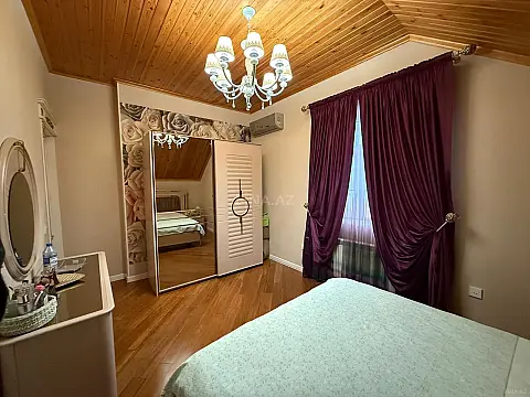 Satılır 7 otaqlı həyət evi 385 m²