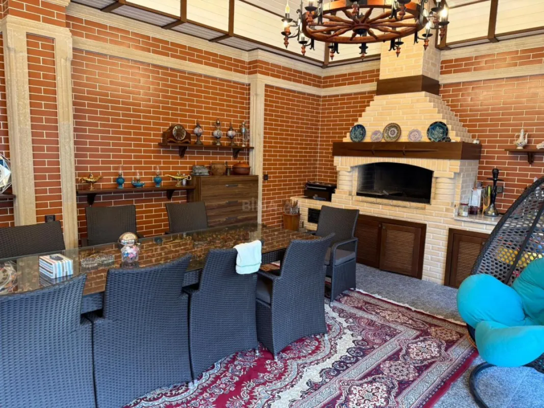 Satılır 7 otaqlı həyət evi 385 m²