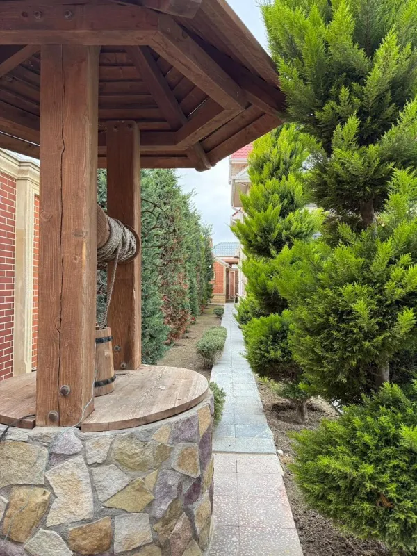 Satılır 7 otaqlı həyət evi 385 m²