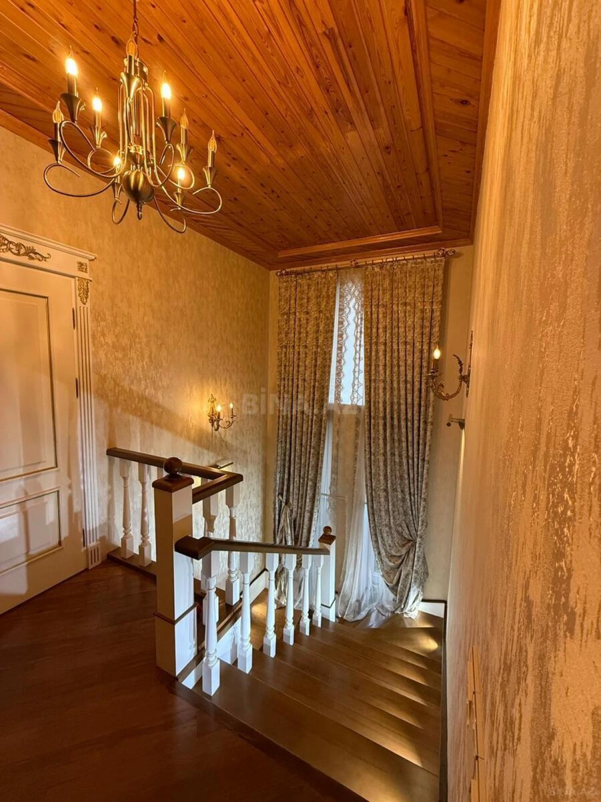 Satılır 7 otaqlı həyət evi 385 m²