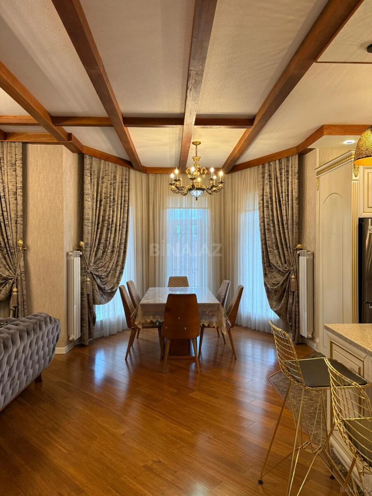 Satılır 7 otaqlı həyət evi 385 m²