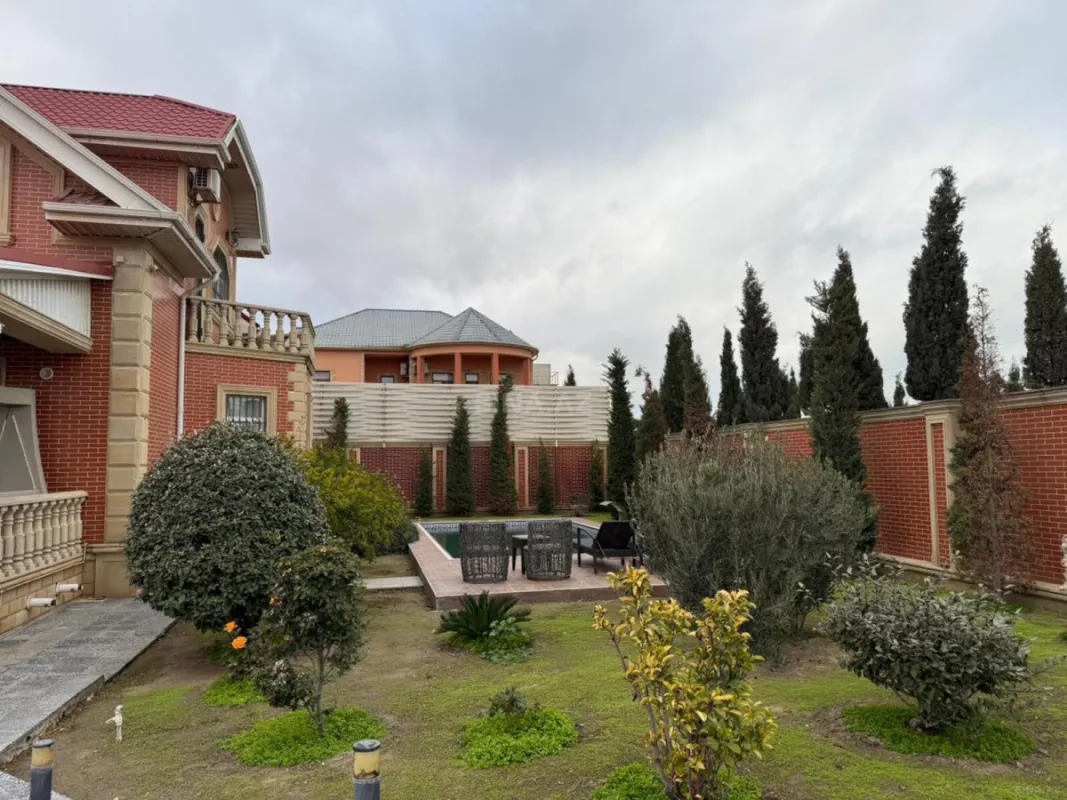 Satılır 7 otaqlı həyət evi 385 m²