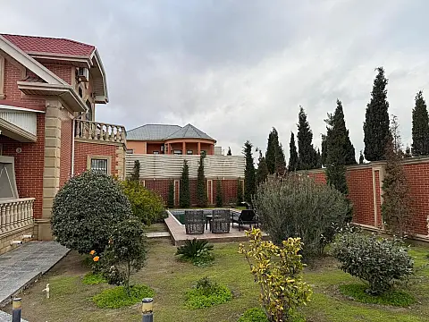 Satılır 7 otaqlı həyət evi 385 m²