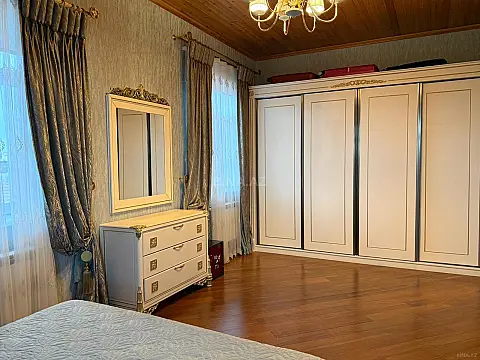 Satılır 7 otaqlı həyət evi 385 m²