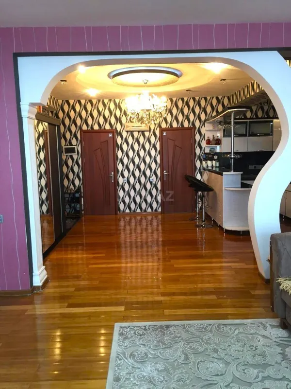 Satılır 2 otaqlı mənzil 109 m²