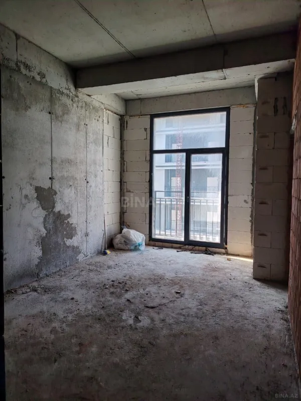Satılır 4 otaqlı mənzil 135 m²