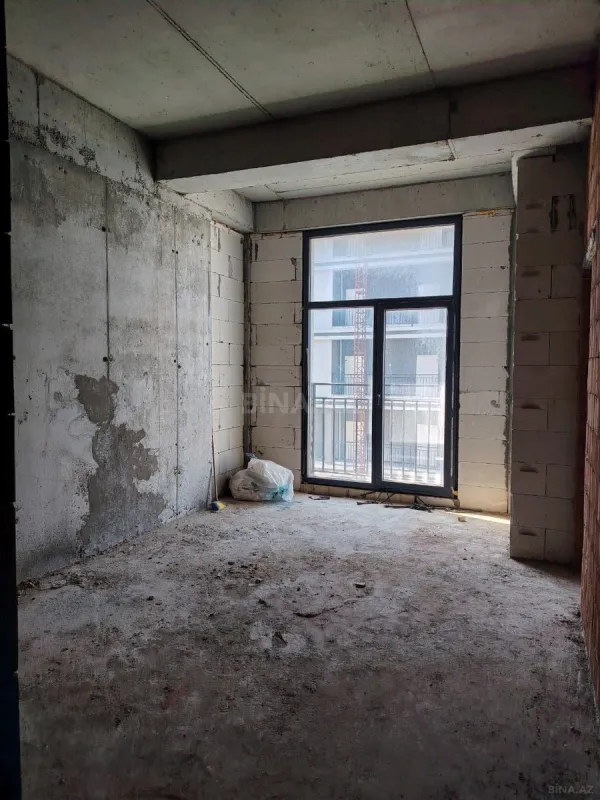 Satılır 4 otaqlı mənzil 135 m²