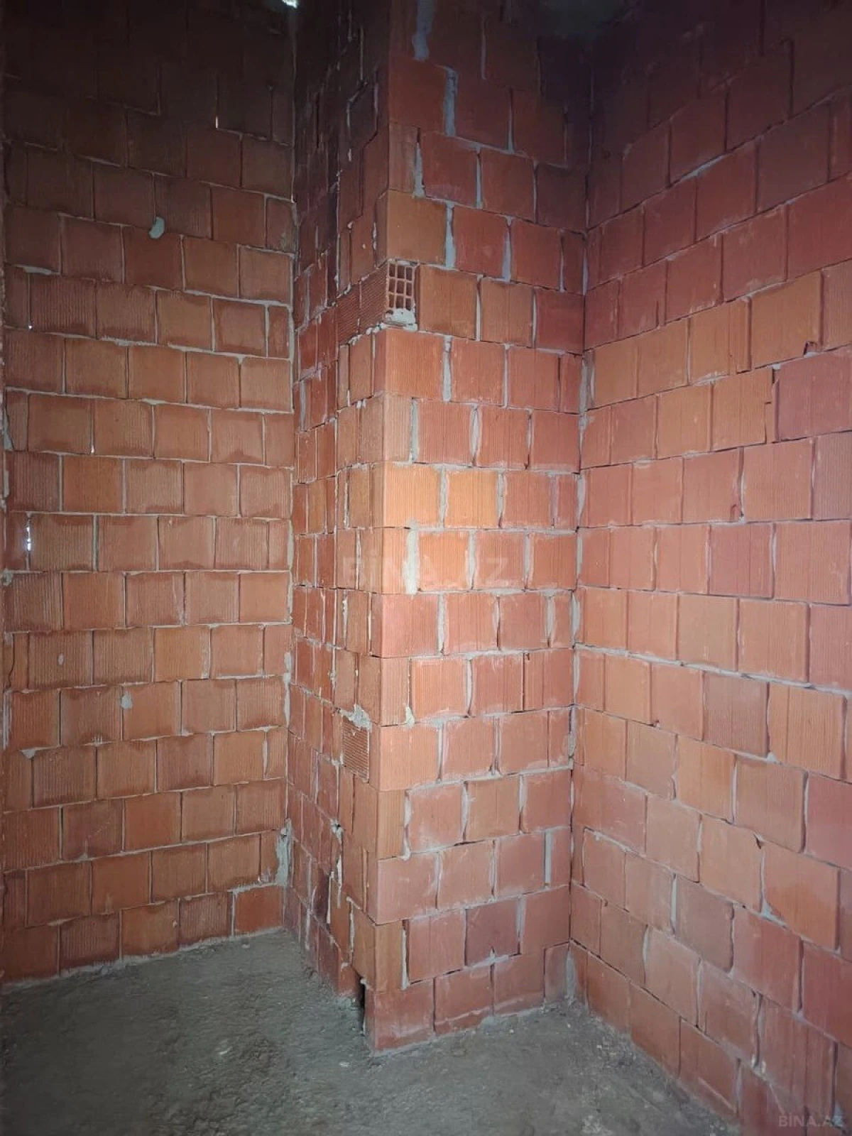 Satılır 4 otaqlı mənzil 135 m²