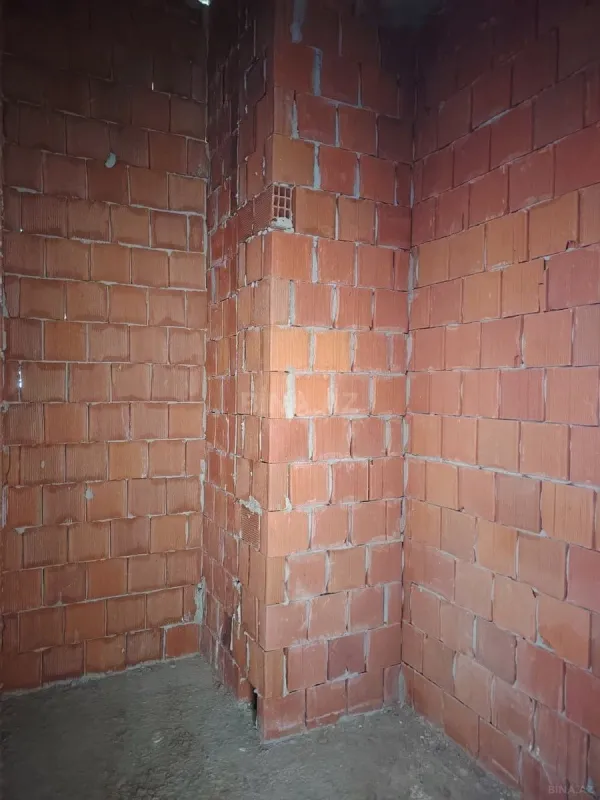 Satılır 4 otaqlı mənzil 135 m²