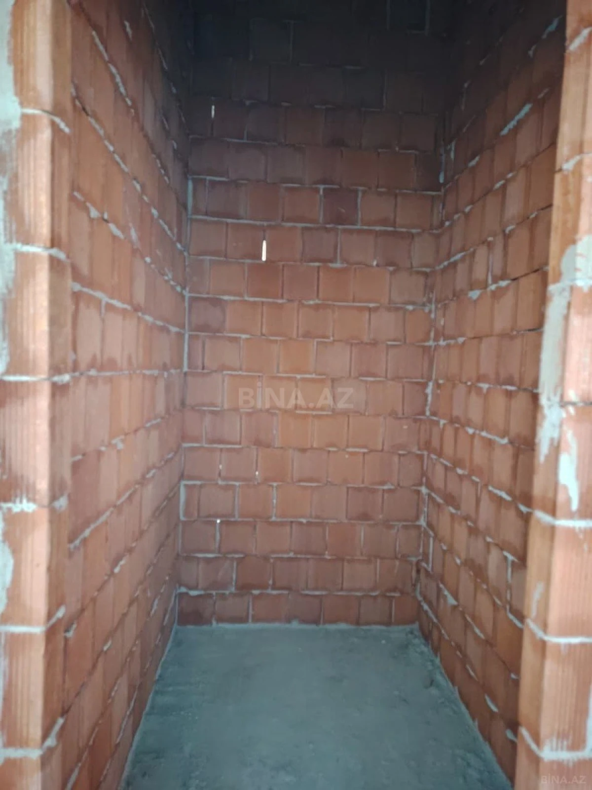 Satılır 4 otaqlı mənzil 135 m²