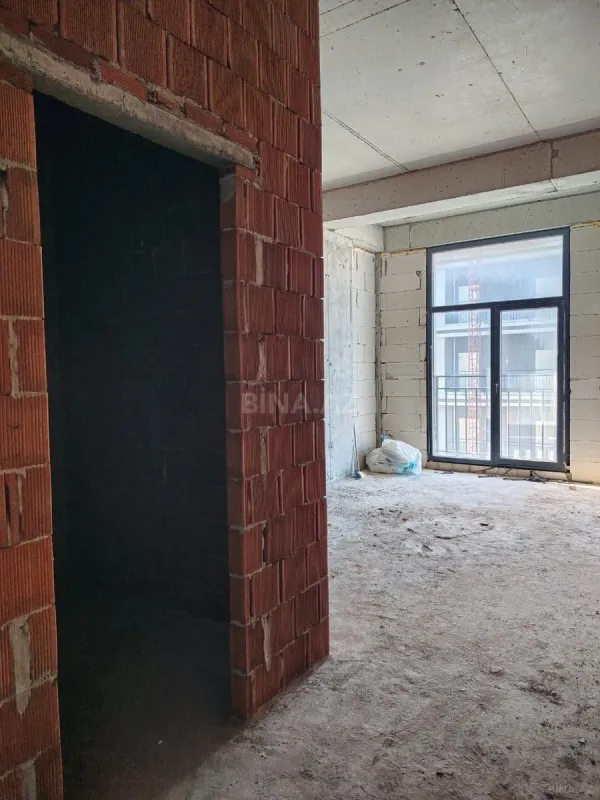 Satılır 4 otaqlı mənzil 135 m²