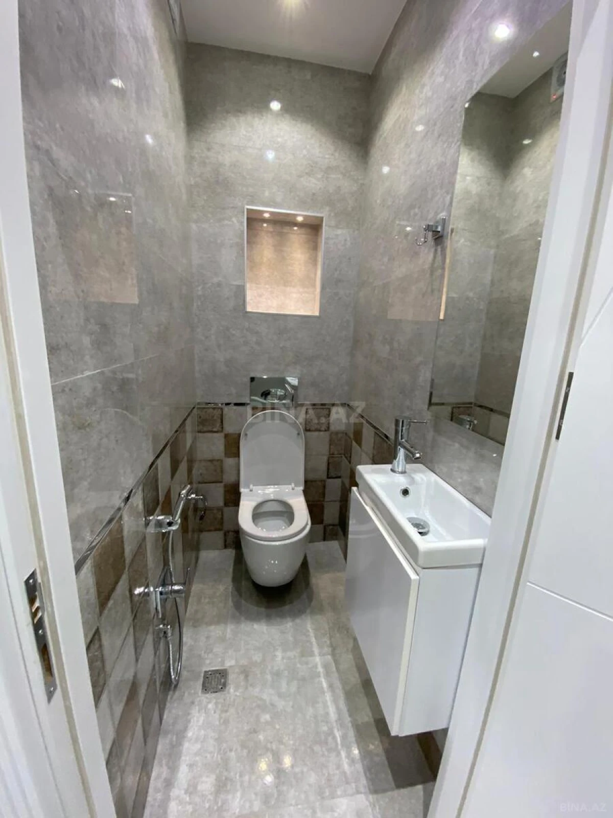 Kirayə verilir 2 otaqlı mənzil 95.2 m²
