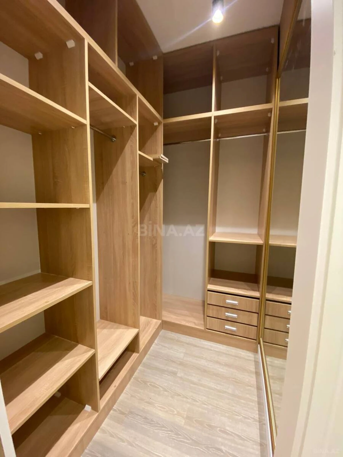 Kirayə verilir 2 otaqlı mənzil 106.5 m²