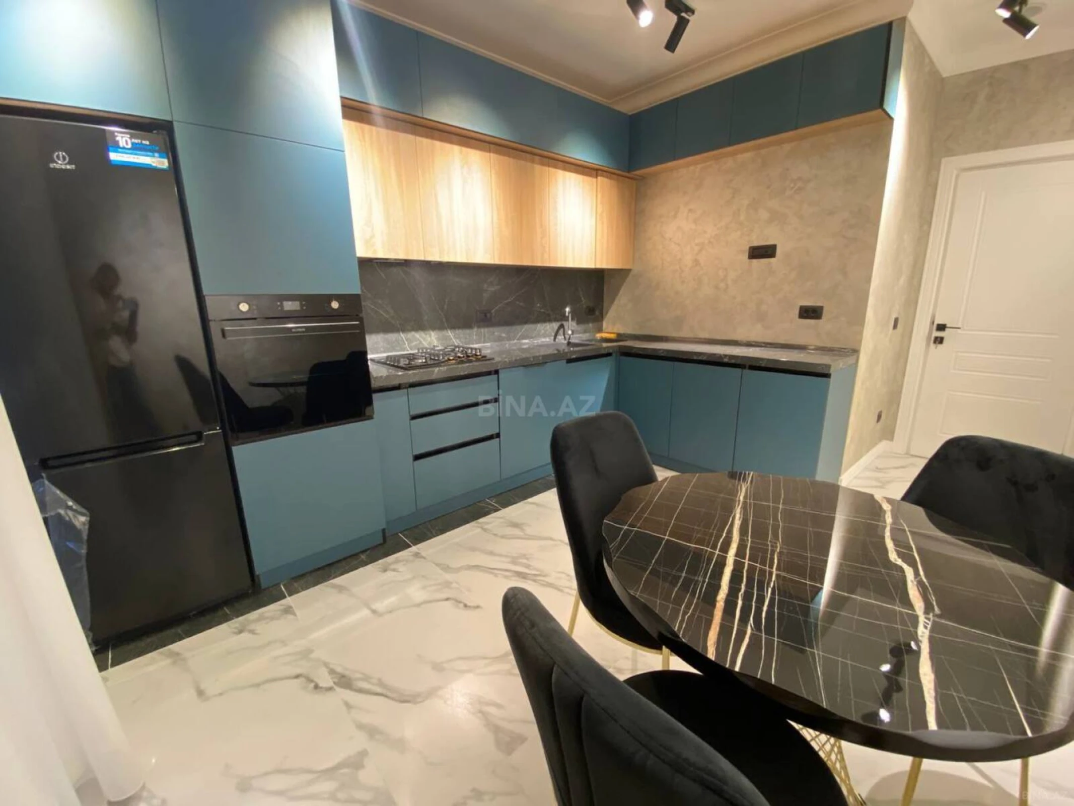 Kirayə verilir 2 otaqlı mənzil 106.5 m²