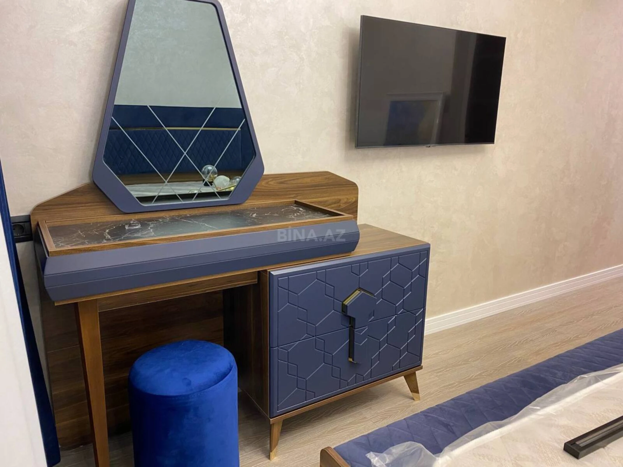 Kirayə verilir 2 otaqlı mənzil 106.5 m²