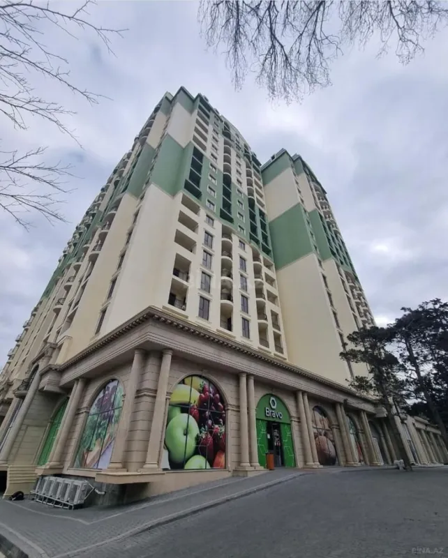 Satılır 4 otaqlı mənzil 136 m²