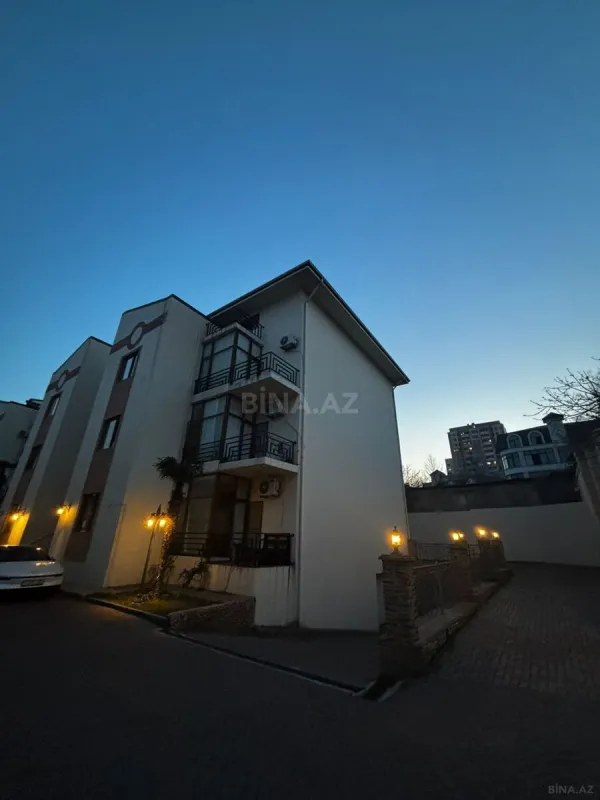 Kirayə verilir 6 otaqlı mənzil 330 m²