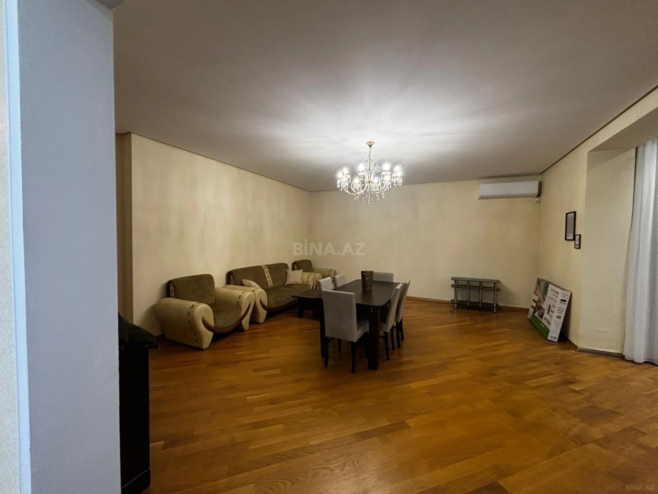 Kirayə verilir 6 otaqlı mənzil 330 m²