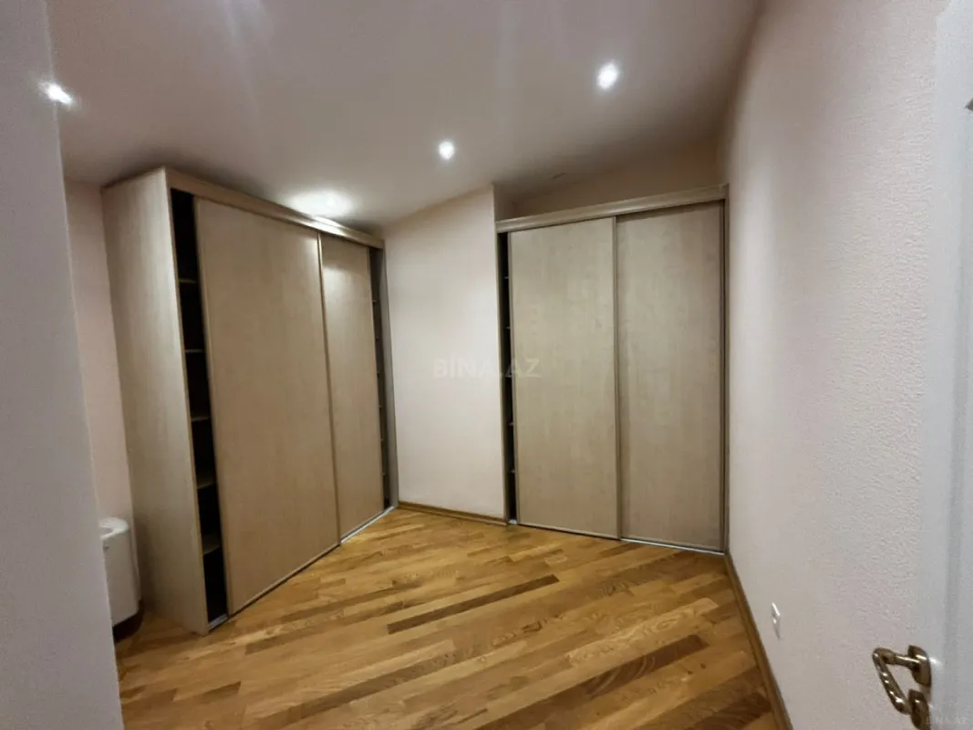 Kirayə verilir 6 otaqlı mənzil 330 m²