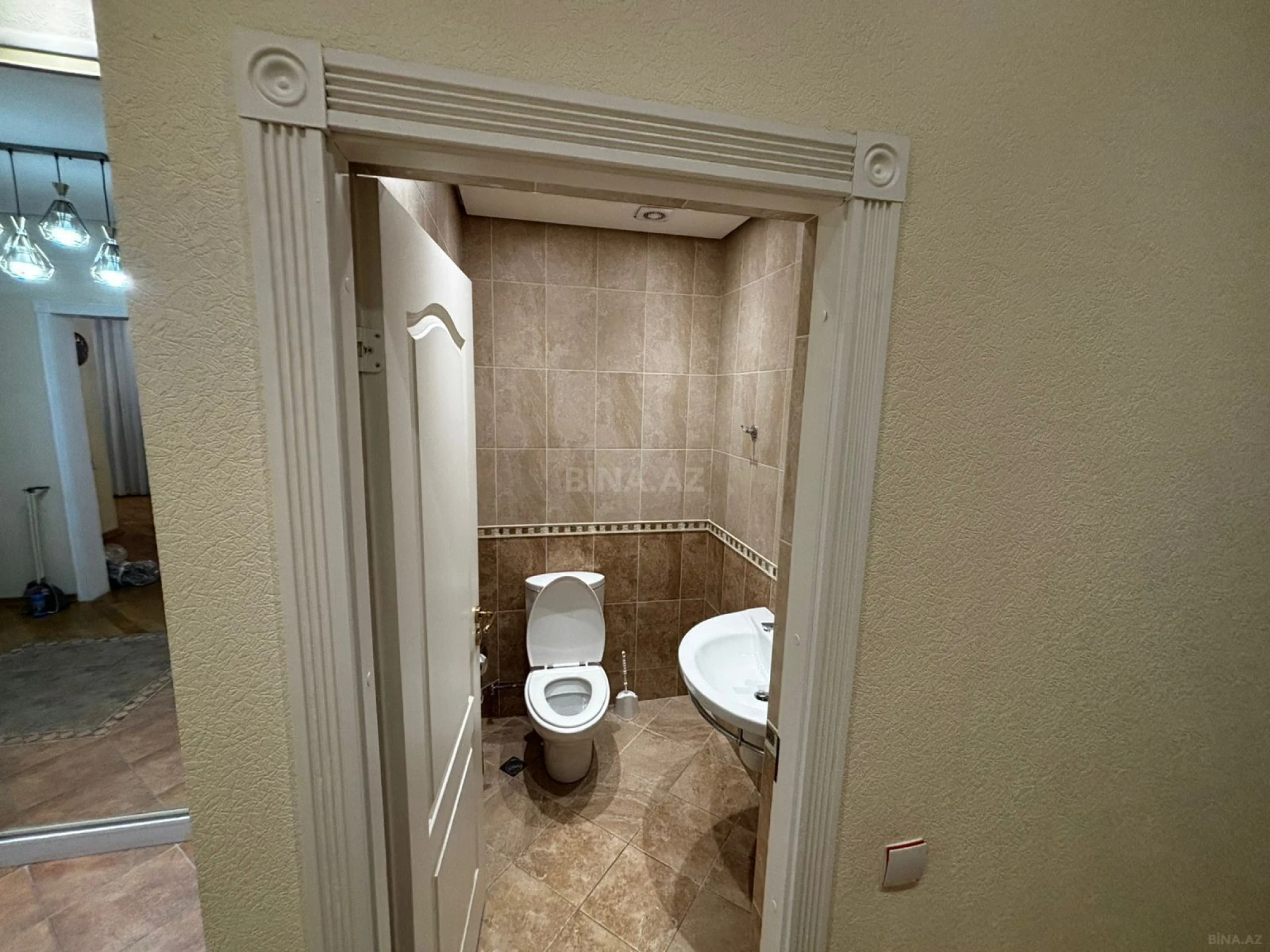 Kirayə verilir 6 otaqlı mənzil 330 m²