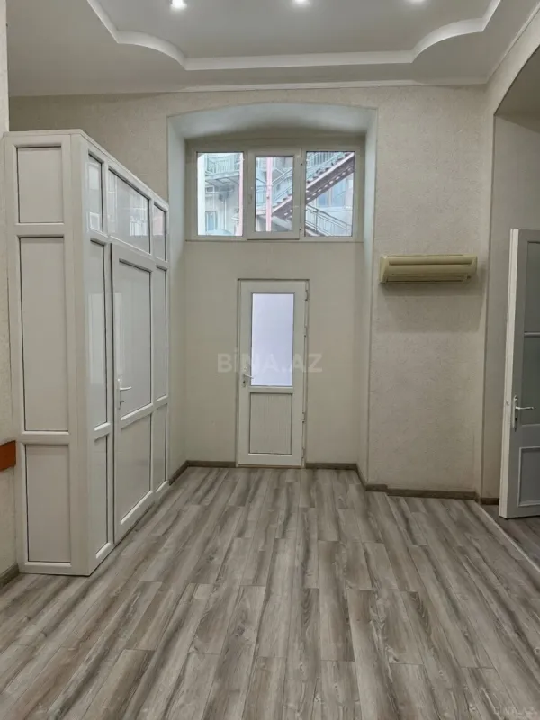 Kirayə verilir 2 otaqlı ofis 75 m²