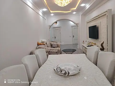 Kirayə verilir 2 otaqlı mənzil 118 m²