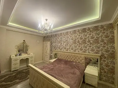 Satılır 3 otaqlı mənzil 136 m²