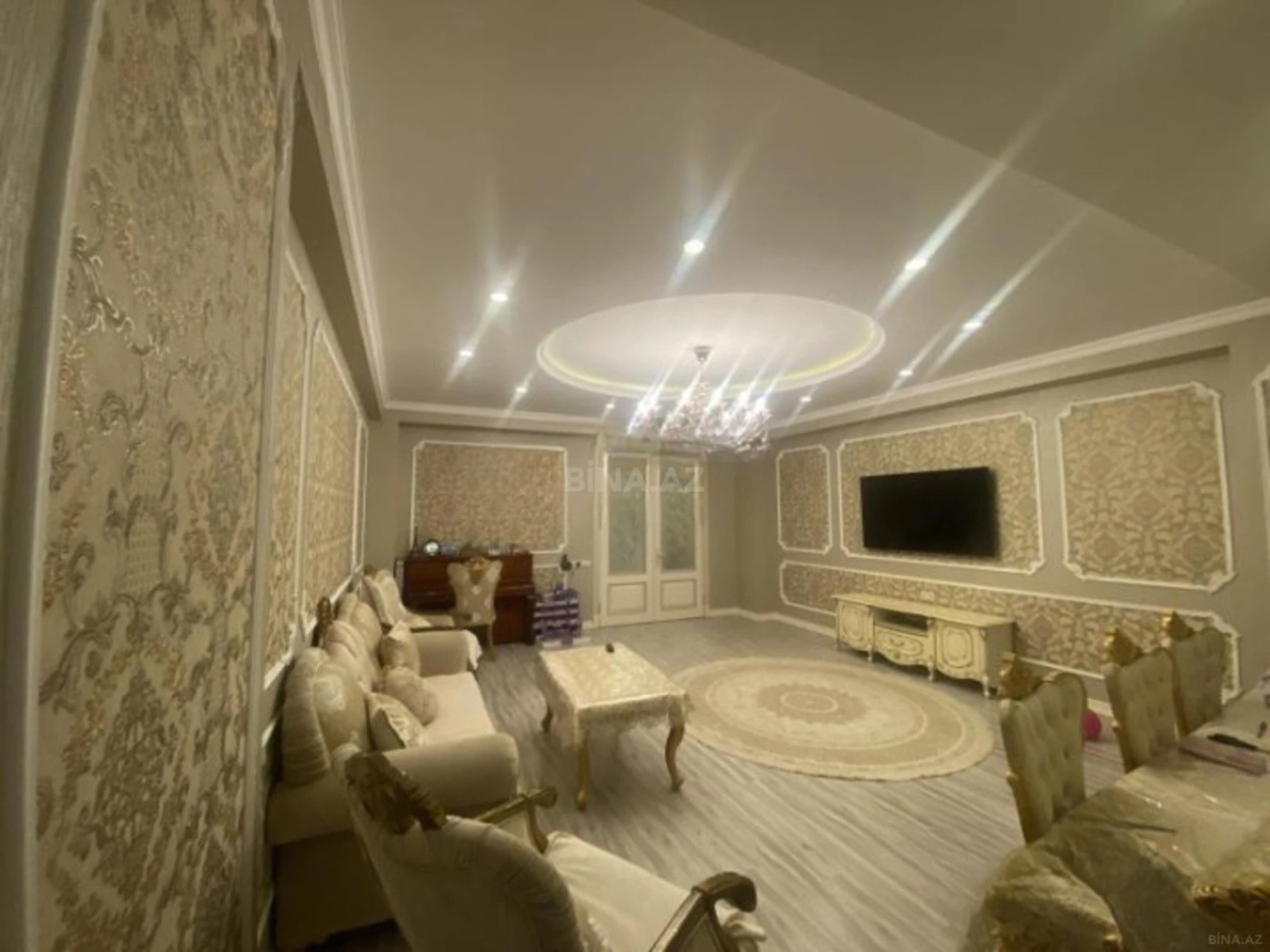 Satılır 3 otaqlı mənzil 136 m²