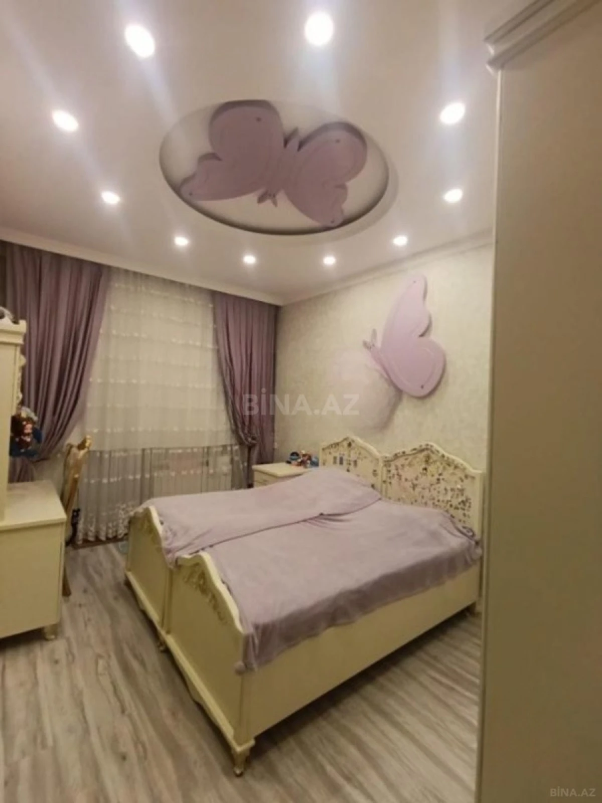 Satılır 3 otaqlı mənzil 136 m²