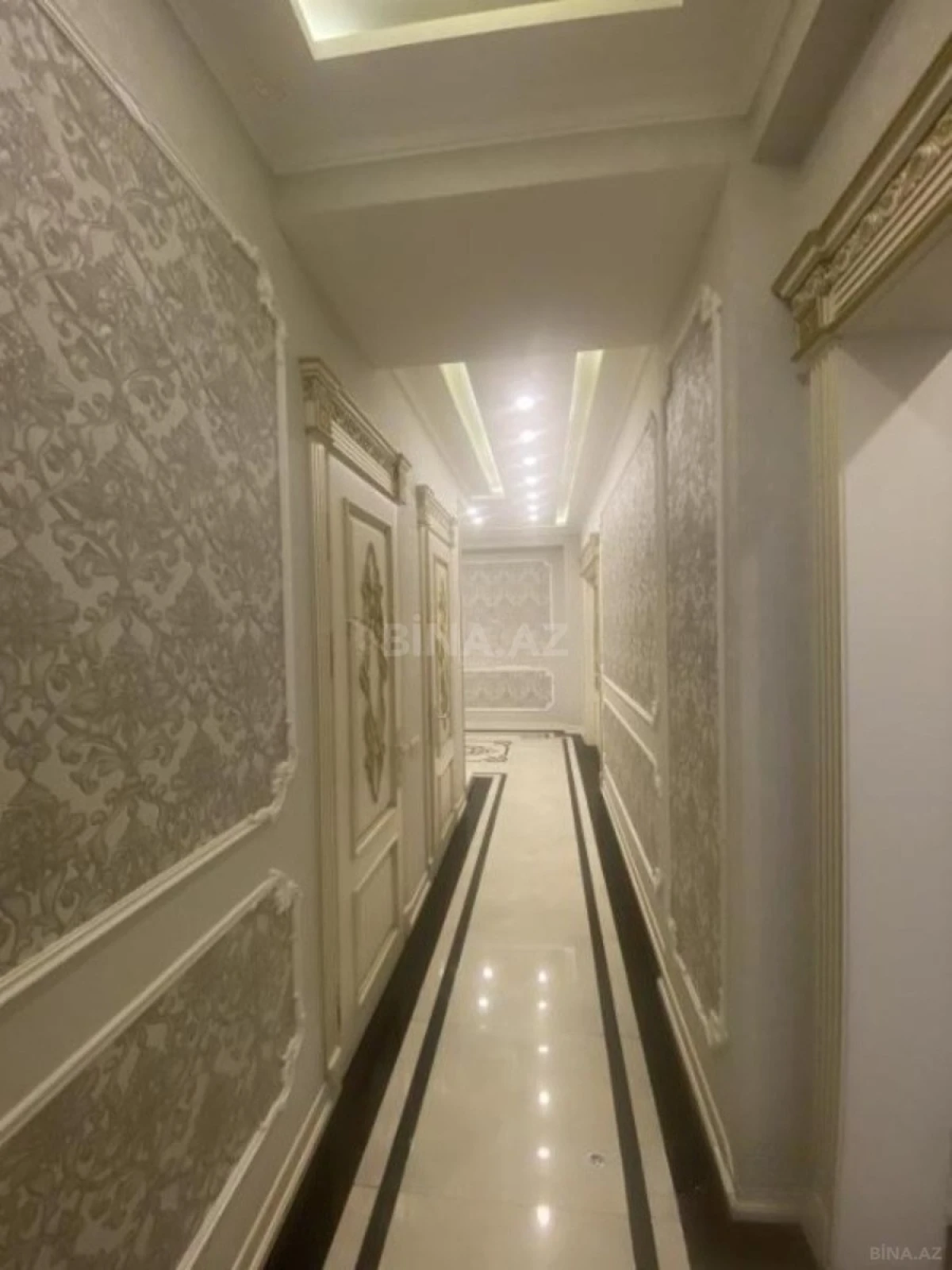 Satılır 3 otaqlı mənzil 136 m²