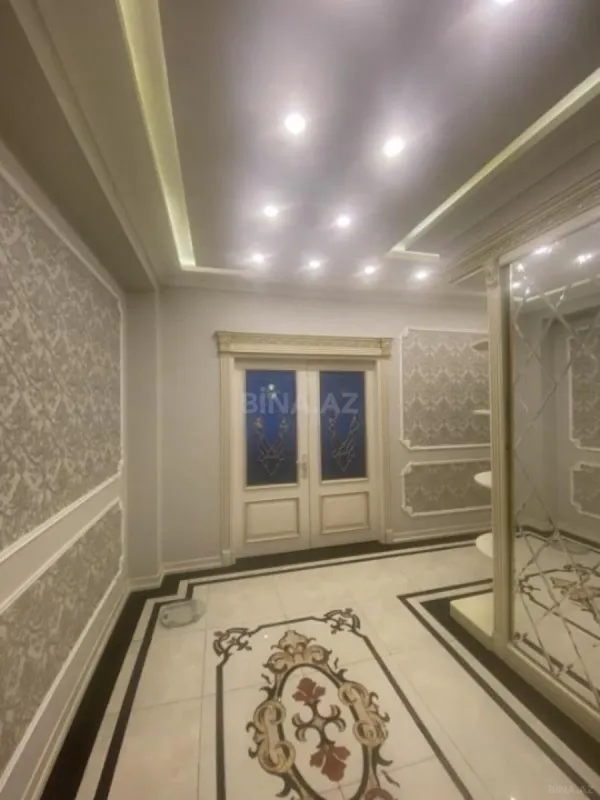 Satılır 3 otaqlı mənzil 136 m²