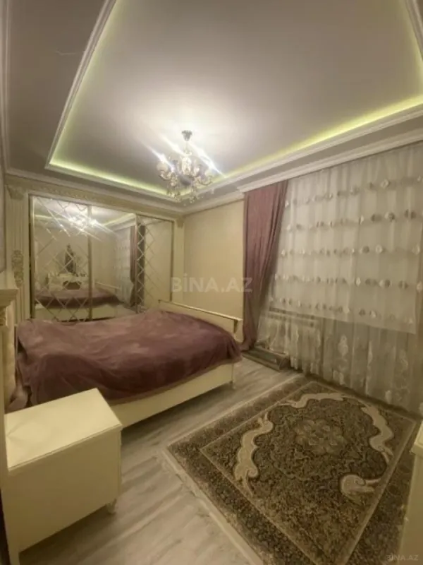 Satılır 3 otaqlı mənzil 136 m²