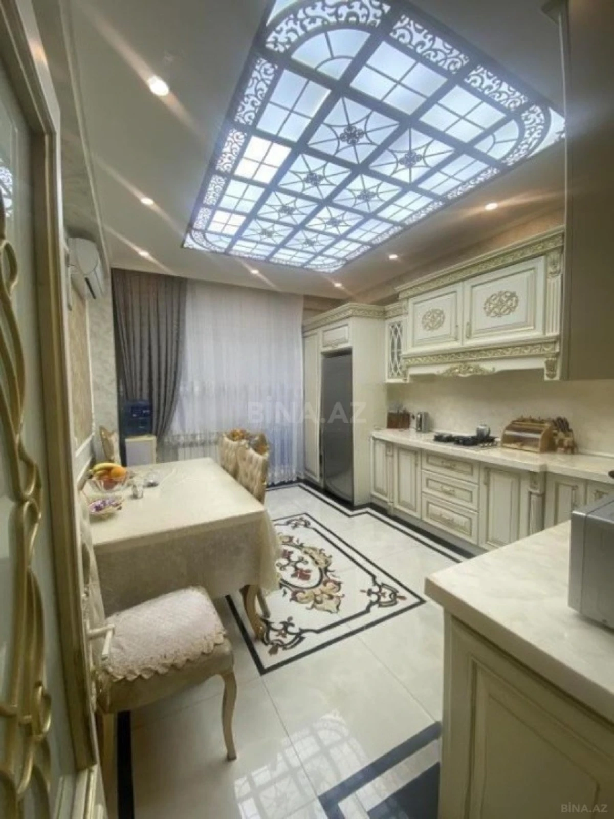 Satılır 3 otaqlı mənzil 136 m²