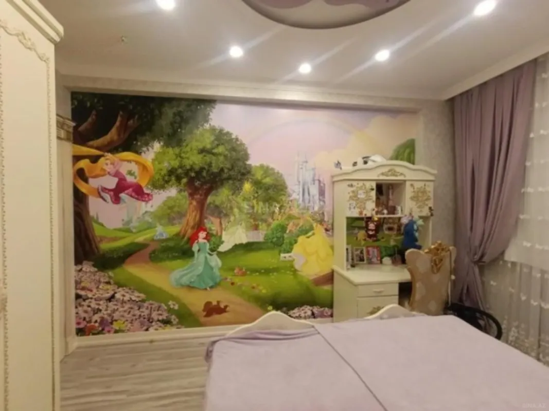 Satılır 3 otaqlı mənzil 136 m²