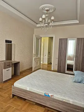 Kirayə verilir 2 otaqlı mənzil 90 m²