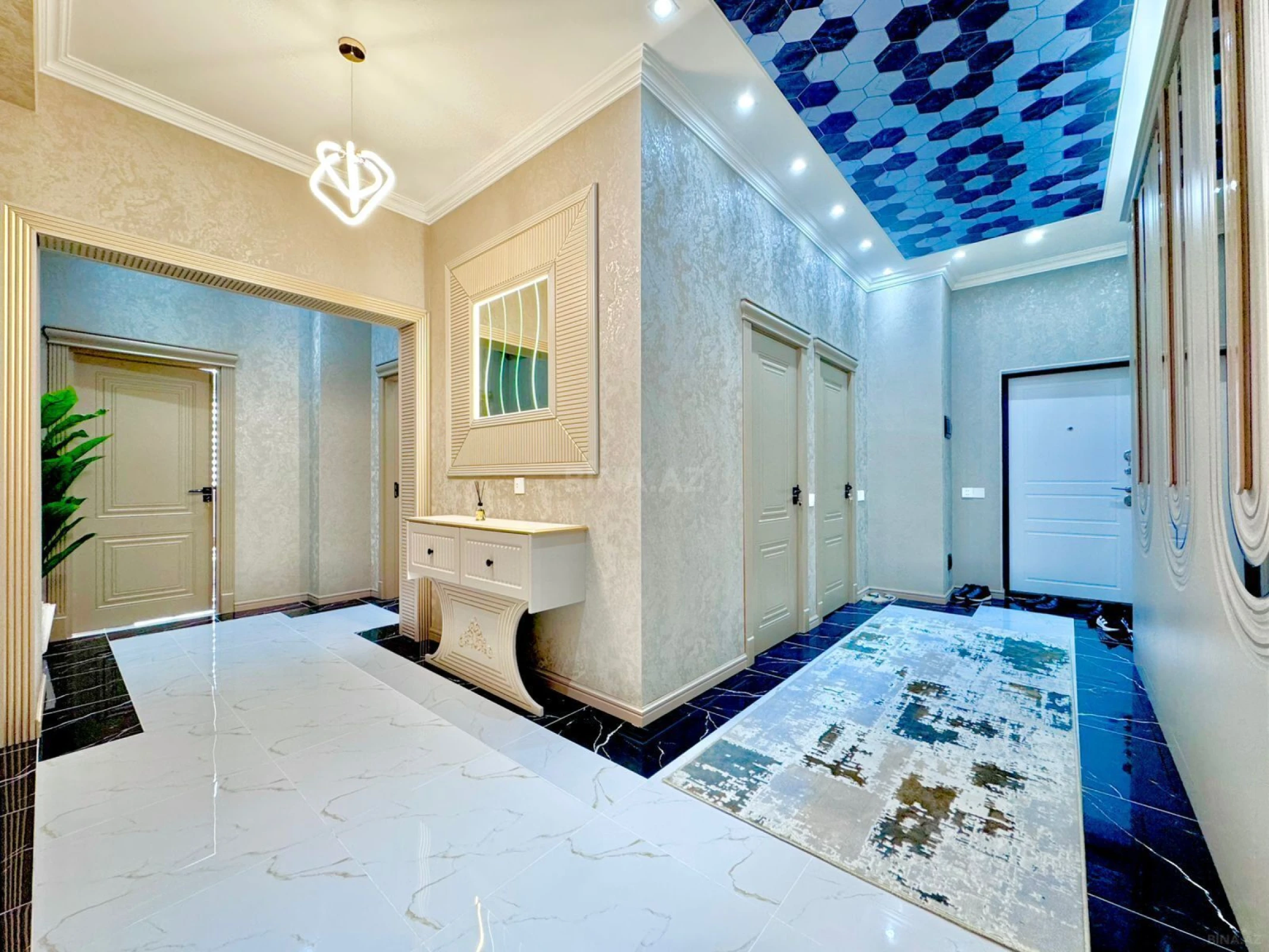 Satılır 3 otaqlı mənzil 127 m²