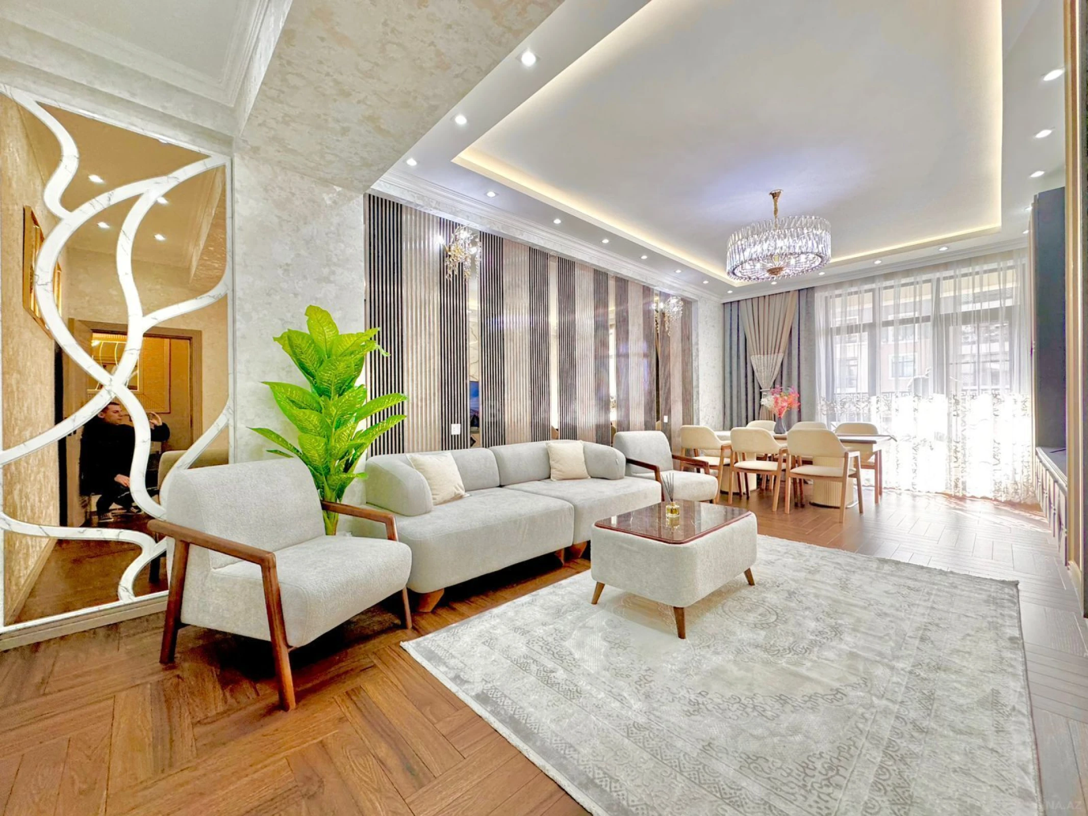Satılır 3 otaqlı mənzil 127 m²