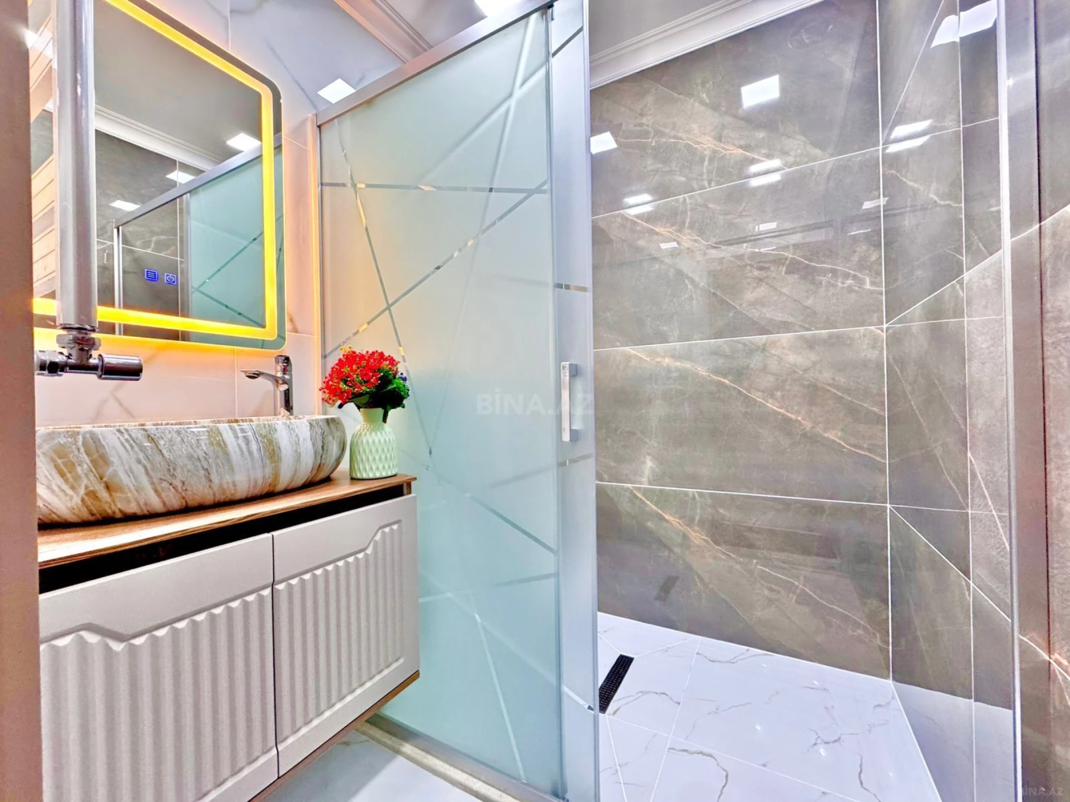 Satılır 3 otaqlı mənzil 127 m²