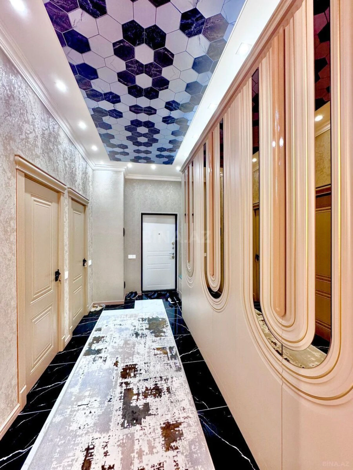 Satılır 3 otaqlı mənzil 127 m²