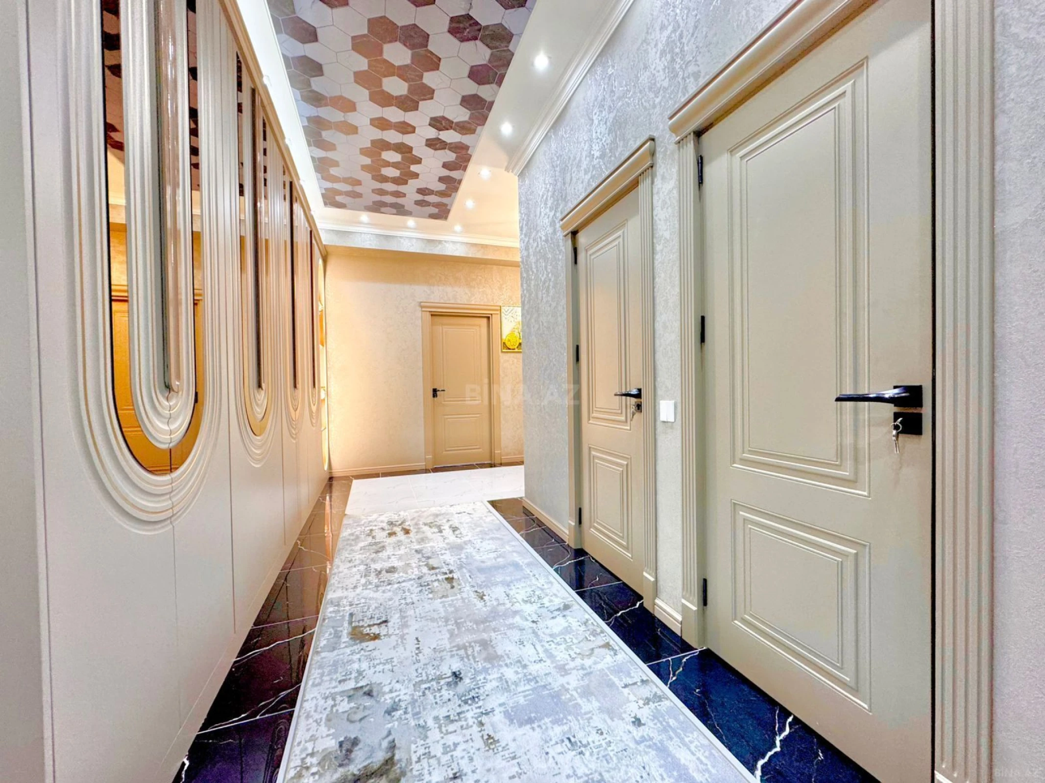 Satılır 3 otaqlı mənzil 127 m²