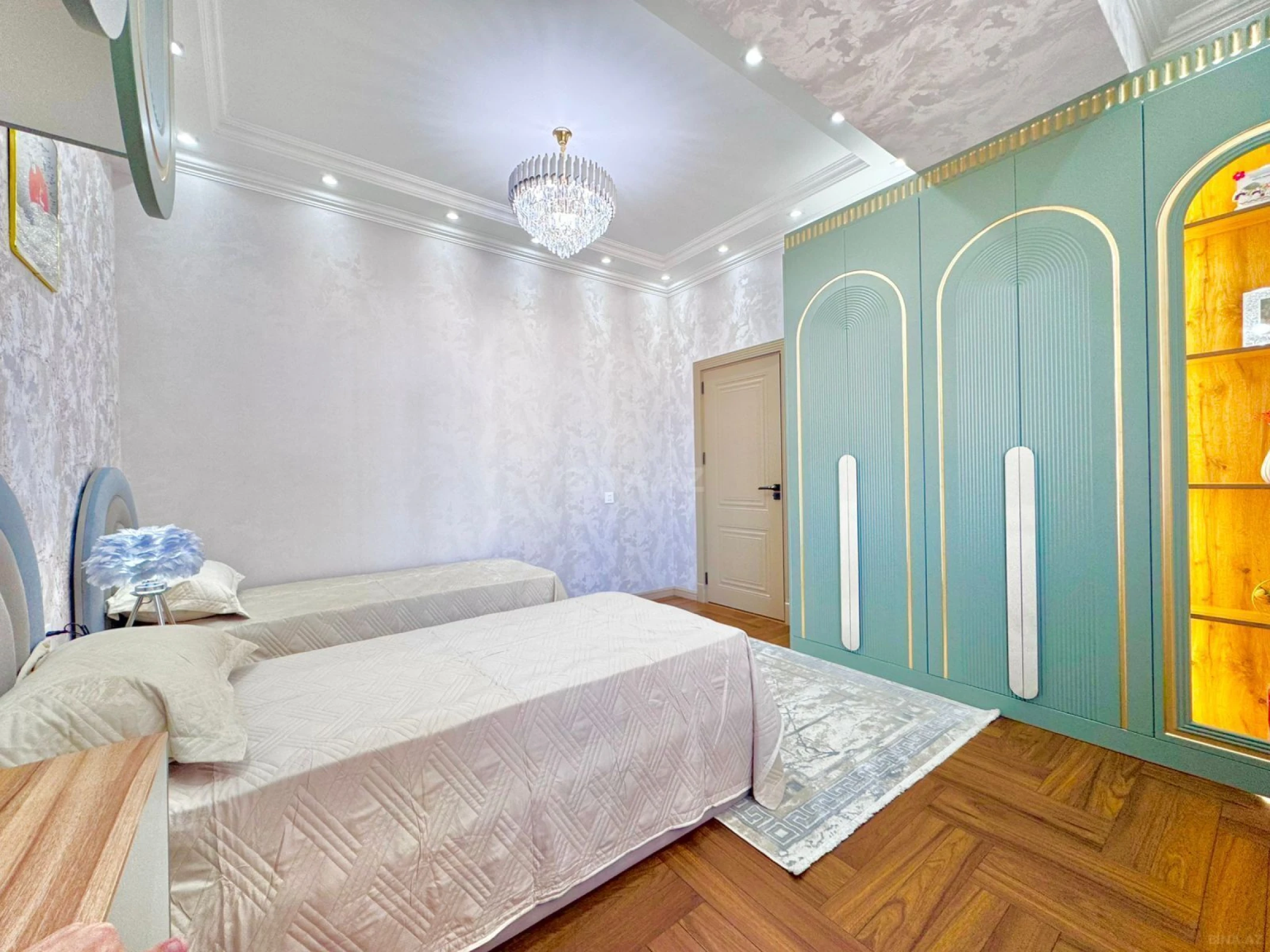 Satılır 3 otaqlı mənzil 127 m²