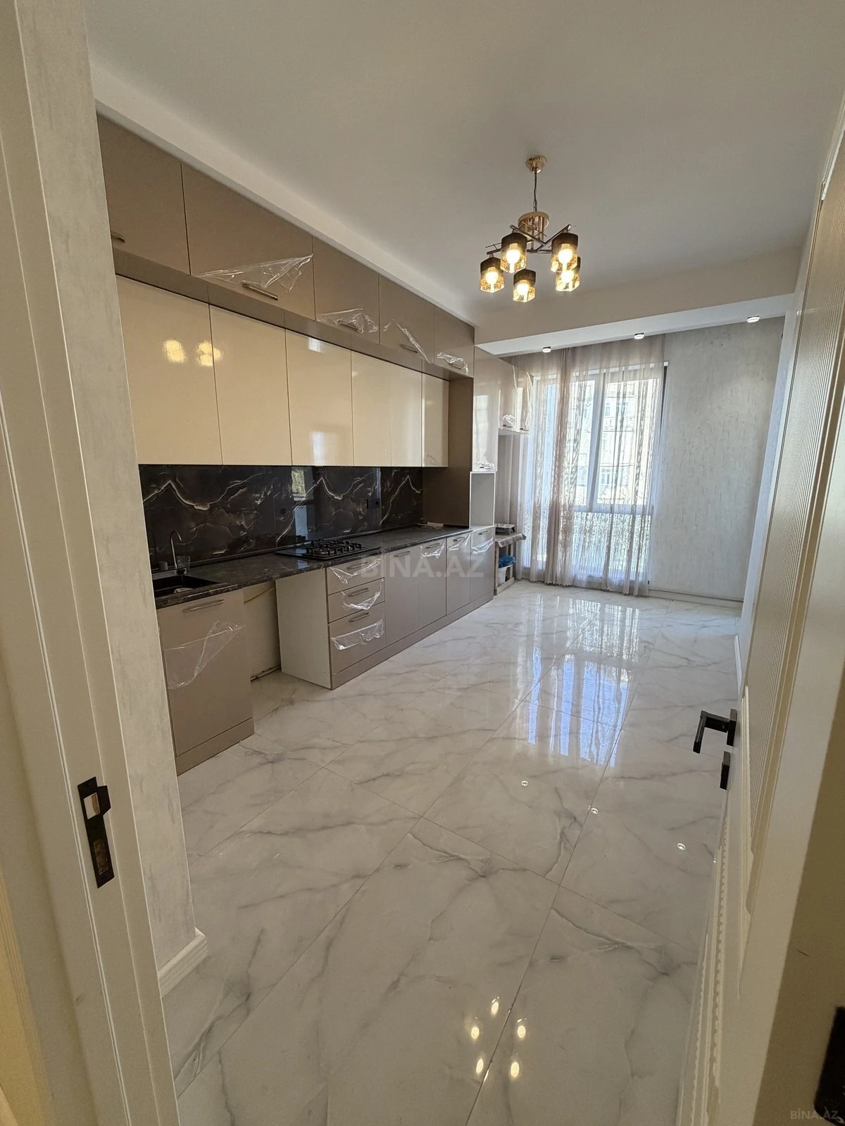 Satılır 2 otaqlı mənzil 96.5 m²