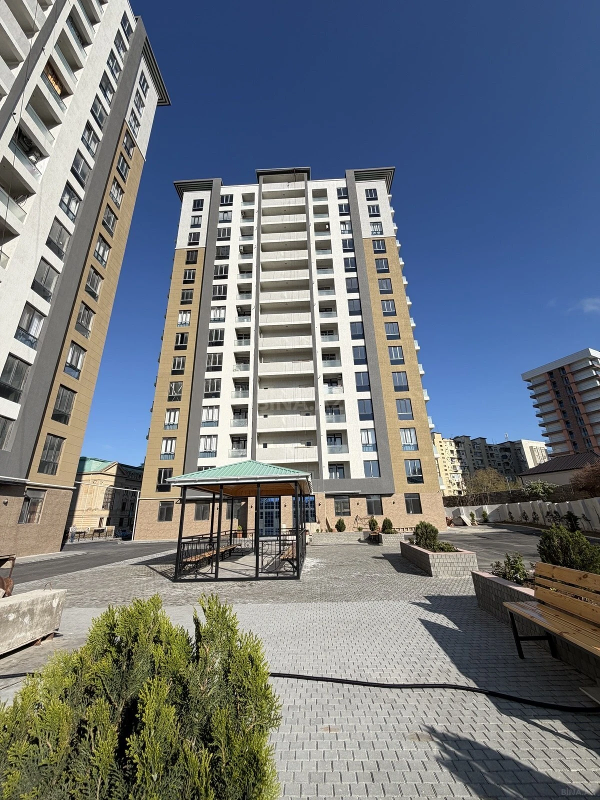 Satılır 2 otaqlı mənzil 96.5 m²