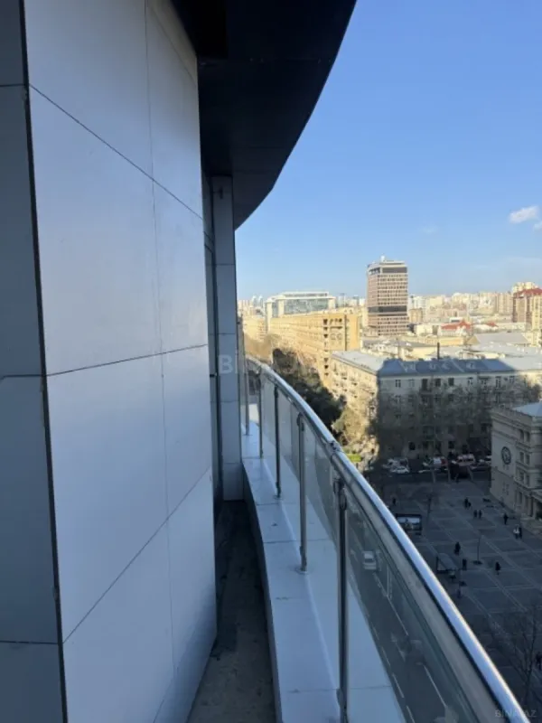 Satılır 2 otaqlı mənzil 72.4 m²