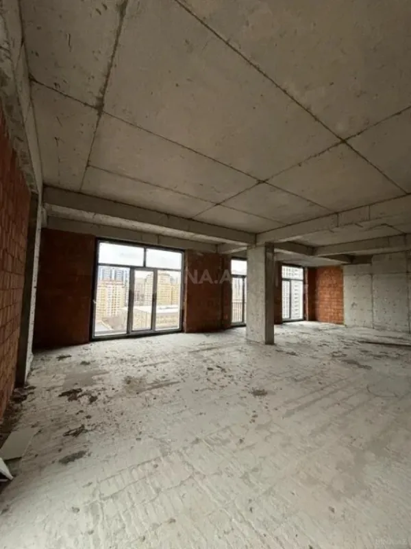 Satılır 4 otaqlı mənzil 149 m²