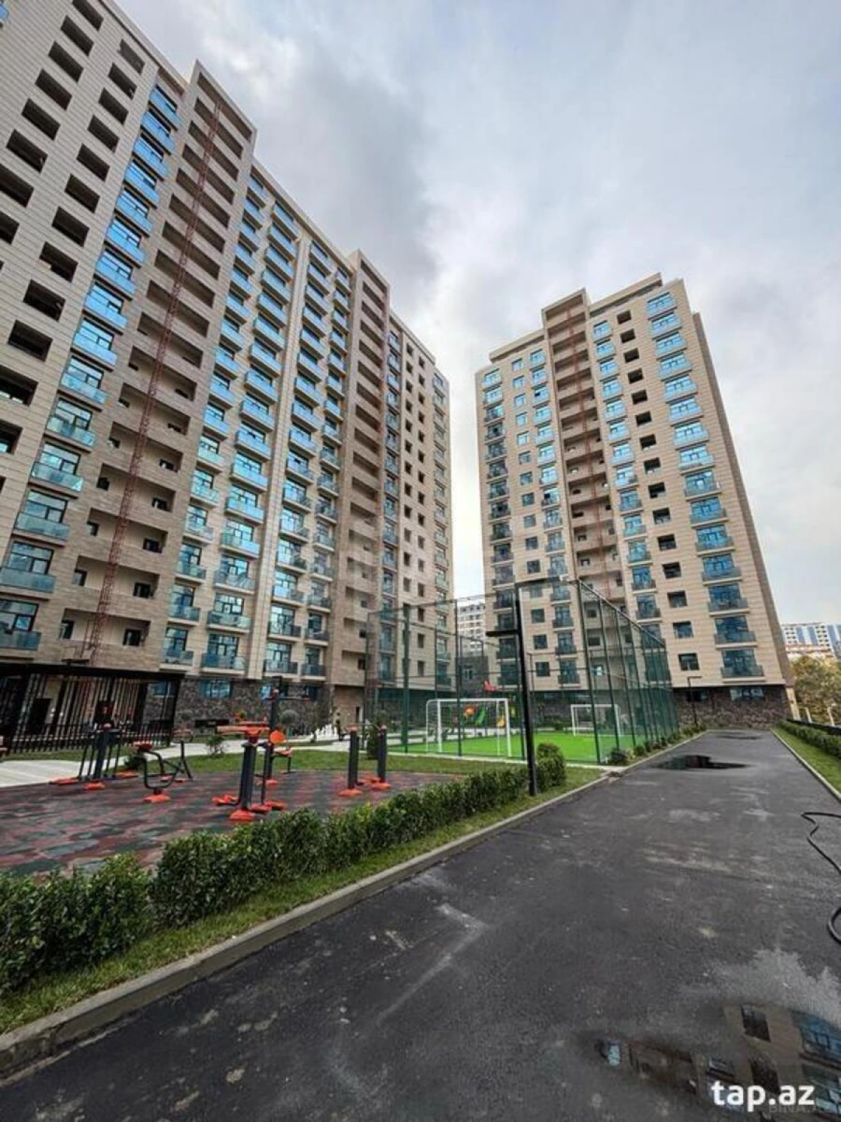 Satılır 4 otaqlı mənzil 149 m²