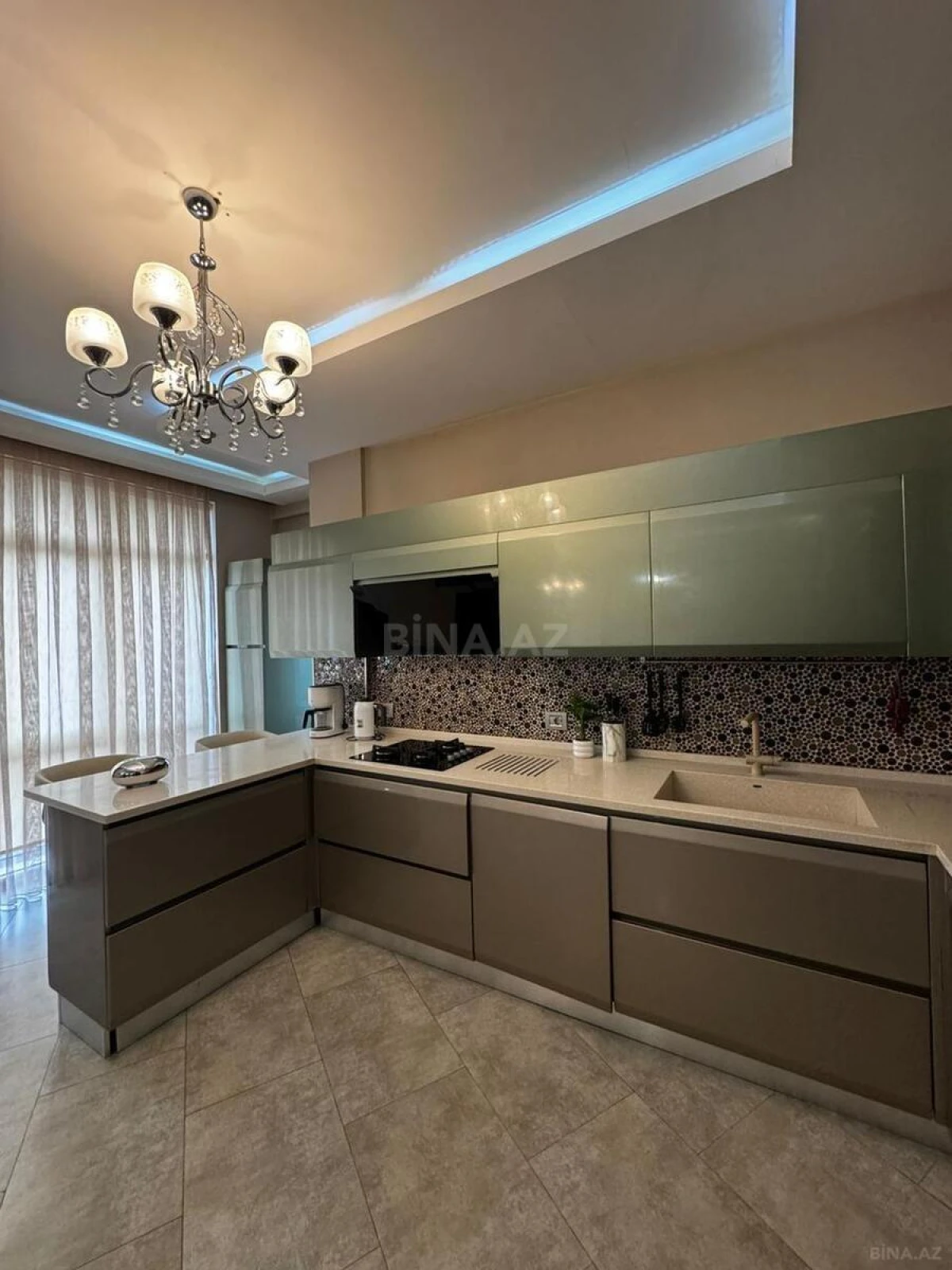 Kirayə verilir 4 otaqlı mənzil 155 m²